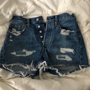 BRAND NEW Levi 501 Shorts w/ Ripped Hem